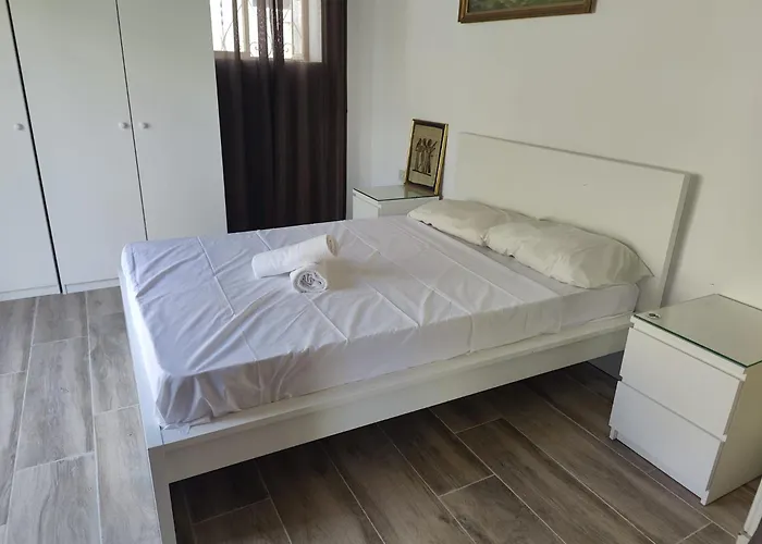 Location, Location, Location * سانت جوليان