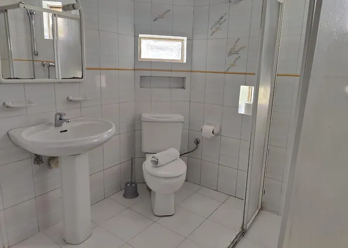 بيت للعطل Location, Location, Location