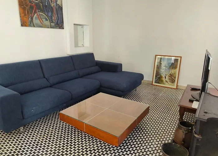 بيت للعطل Location, Location, Location